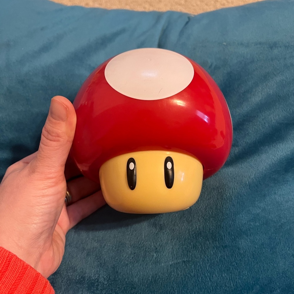 Super Mario Red and White Mushroom Night Light - Picture 2 of 4